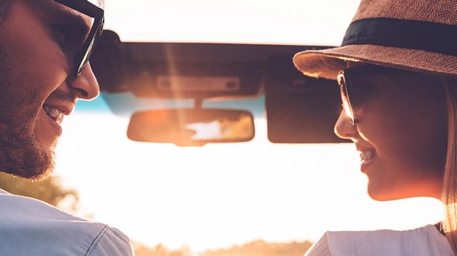 10 reasons to take a family roadtrip across America couple in car